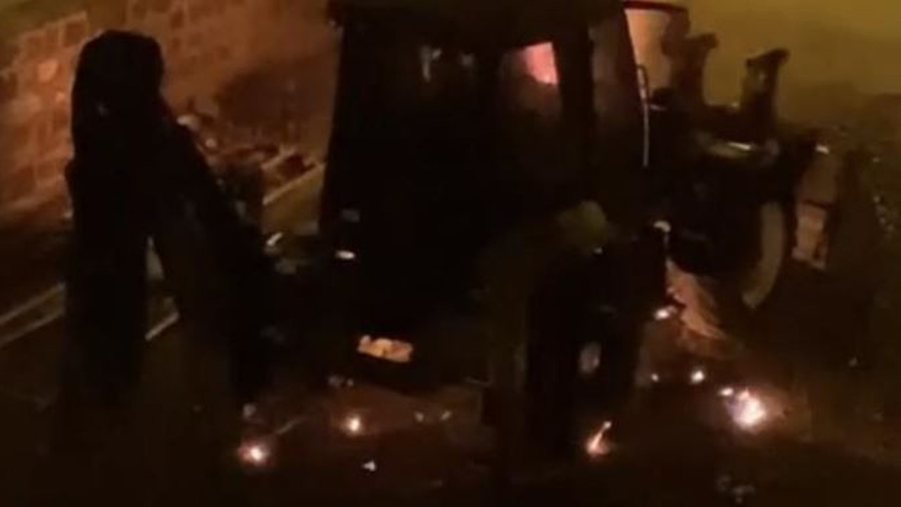 İş makinesine molotoflu saldırı