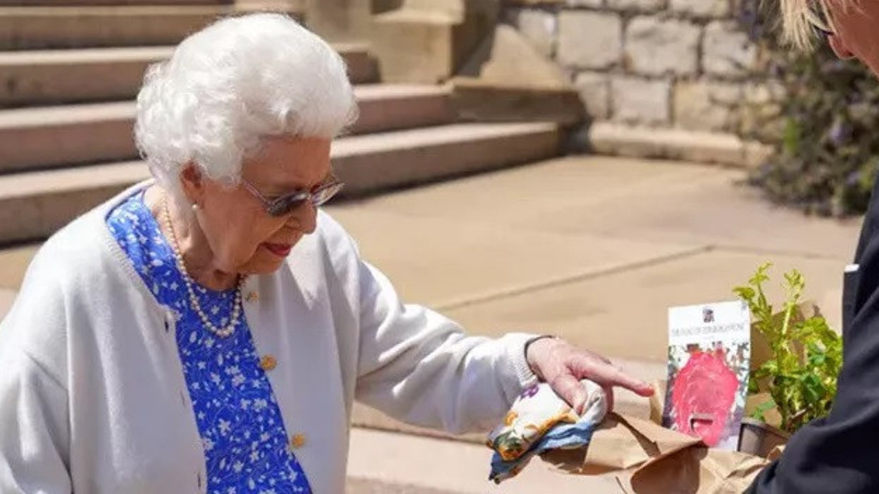 Kraliçe Elizabeth’e dudak uçuklatan maaşlı bahçıvan