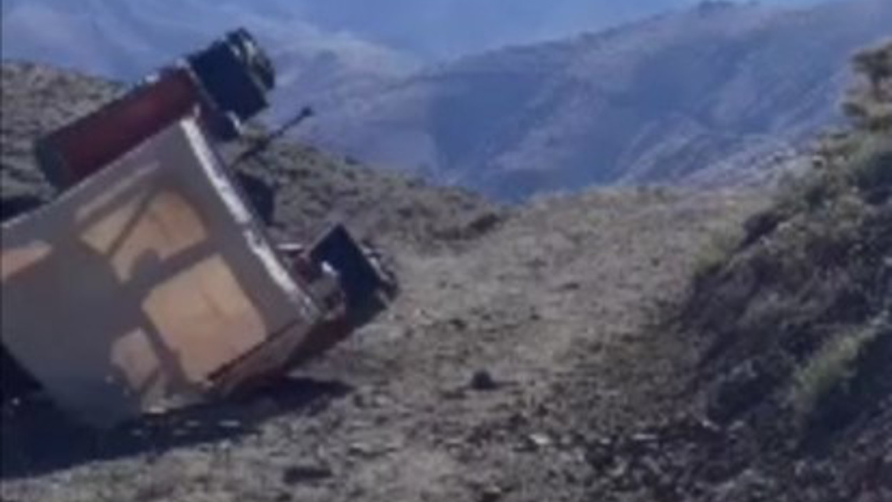 Elazığ’da direksiyon hakimiyetini kaybeden traktör devrildi: 1 ölü, 1 yaralı