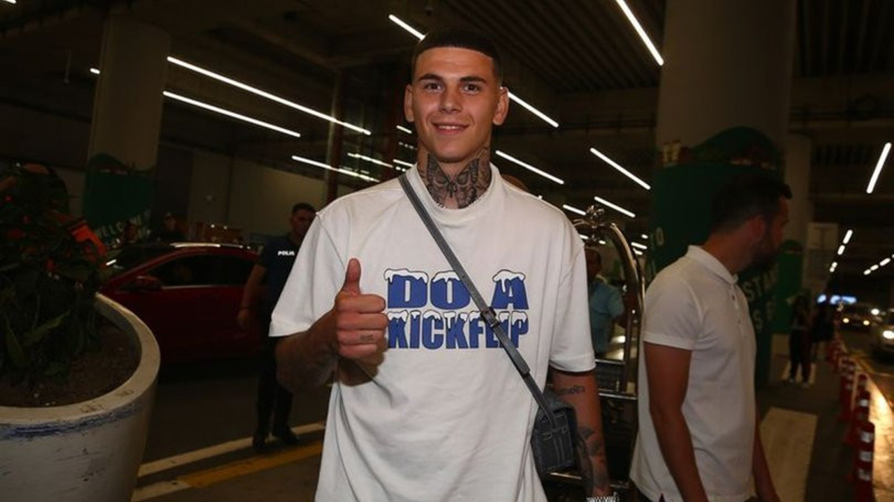 Fenerbahçe'nin yeni golcüsü imzaya geldi