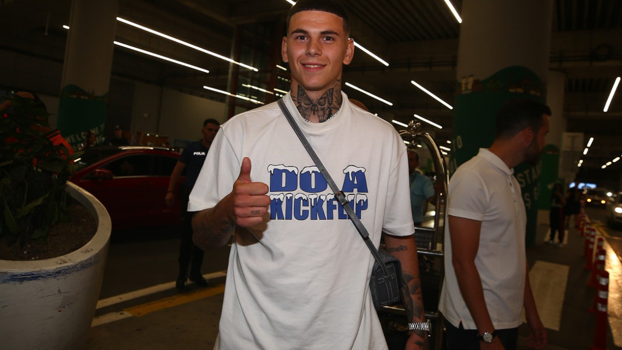 Fenerbahçe'nin yeni transferi İstanbul'a geldi (12 Temmuz 2022)