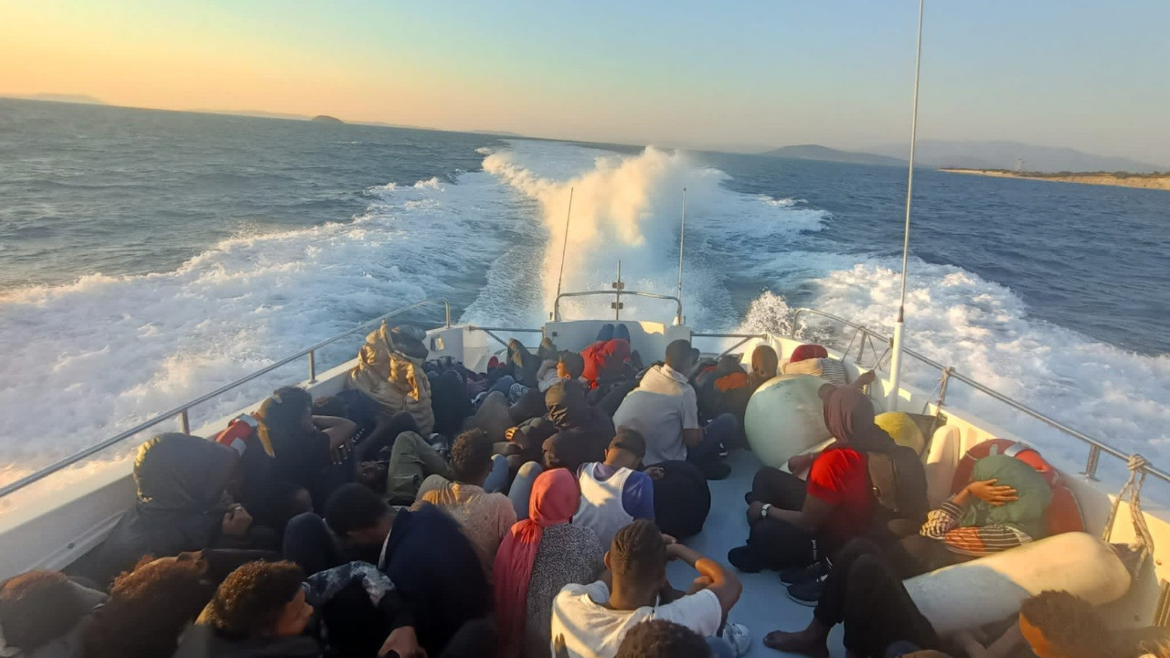 İzmir açıklarında 41 kaçak göçmen kurtarıldı