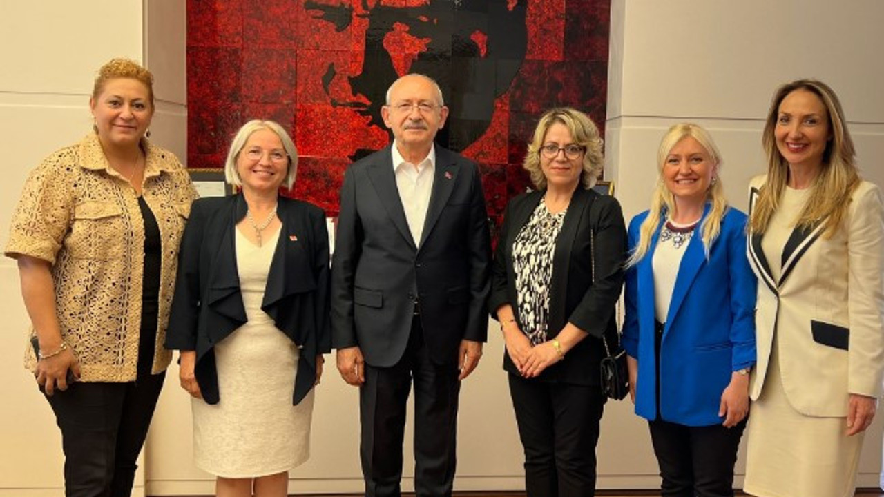 Kemal Kılıçdaroğlu, CHP kadın kollarının bir yıl içindeki 85 bininci üyesini kabul etti