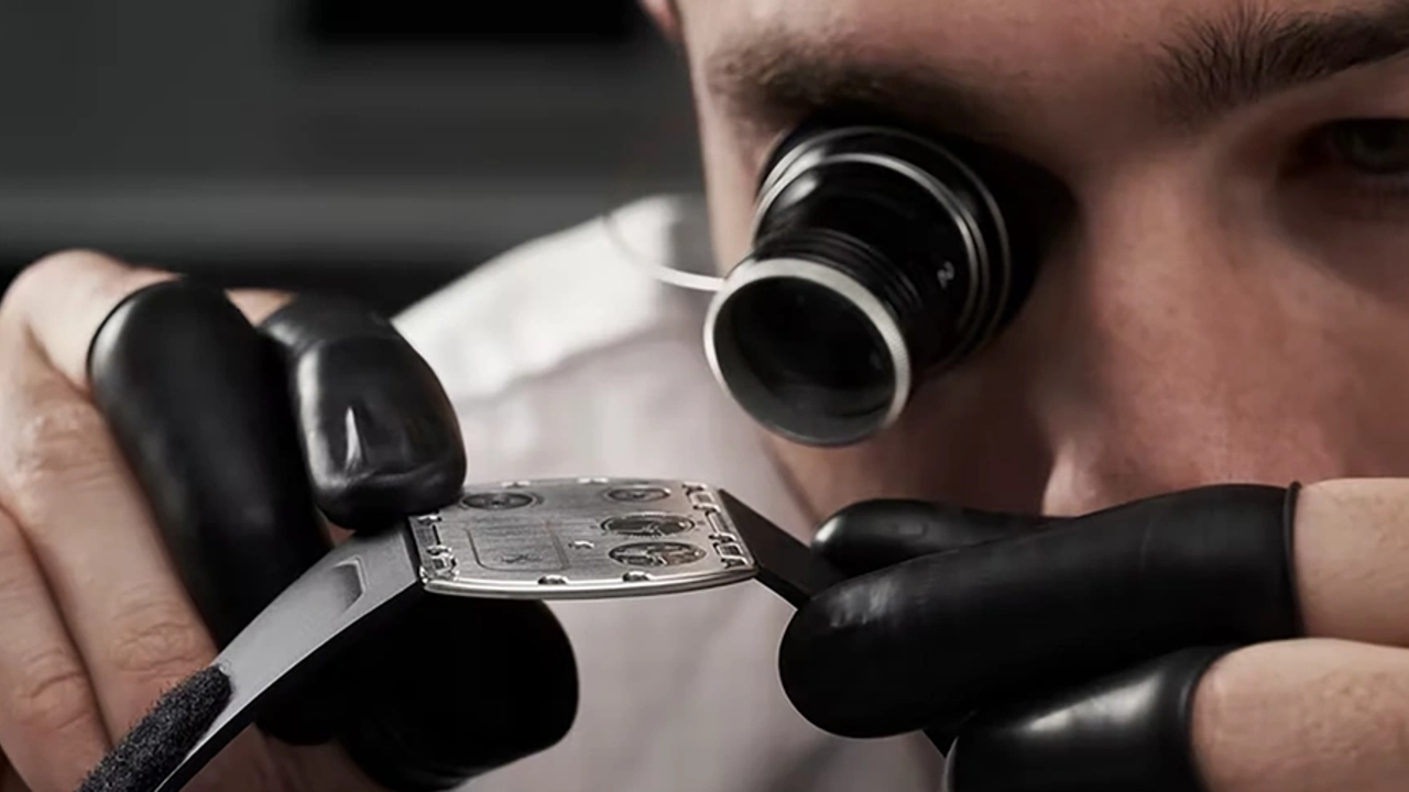 Dünyanın en ince saati rekor fiyata satılacak: Sadece 150 adet bulunuyor