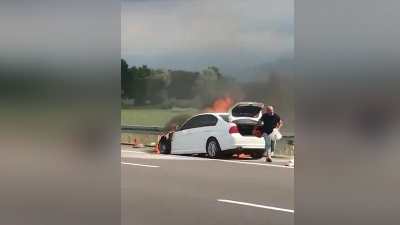 Lüks otomobil, otoyolda alevlere teslim oldu