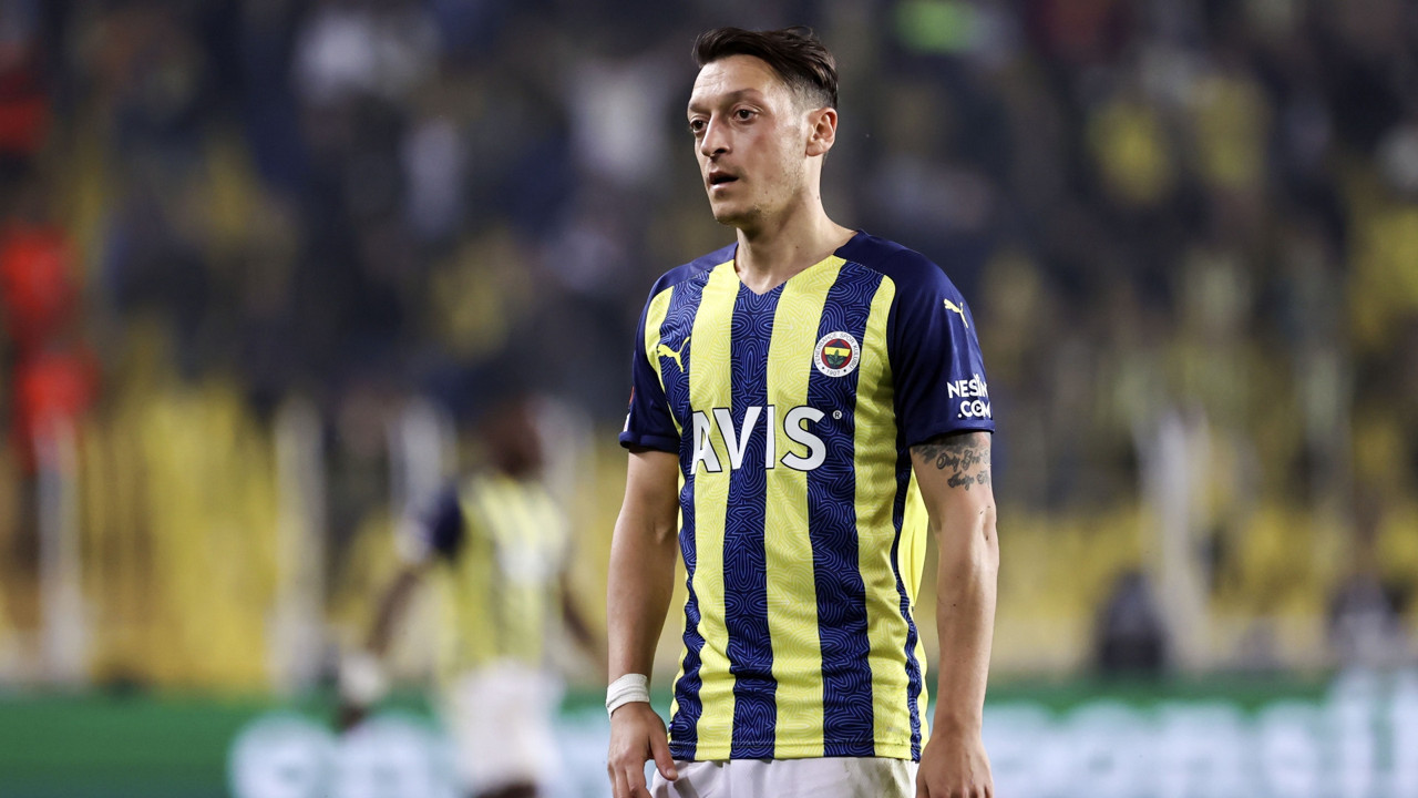 Başakşehir Mesut Özil'i resmen duyurdu