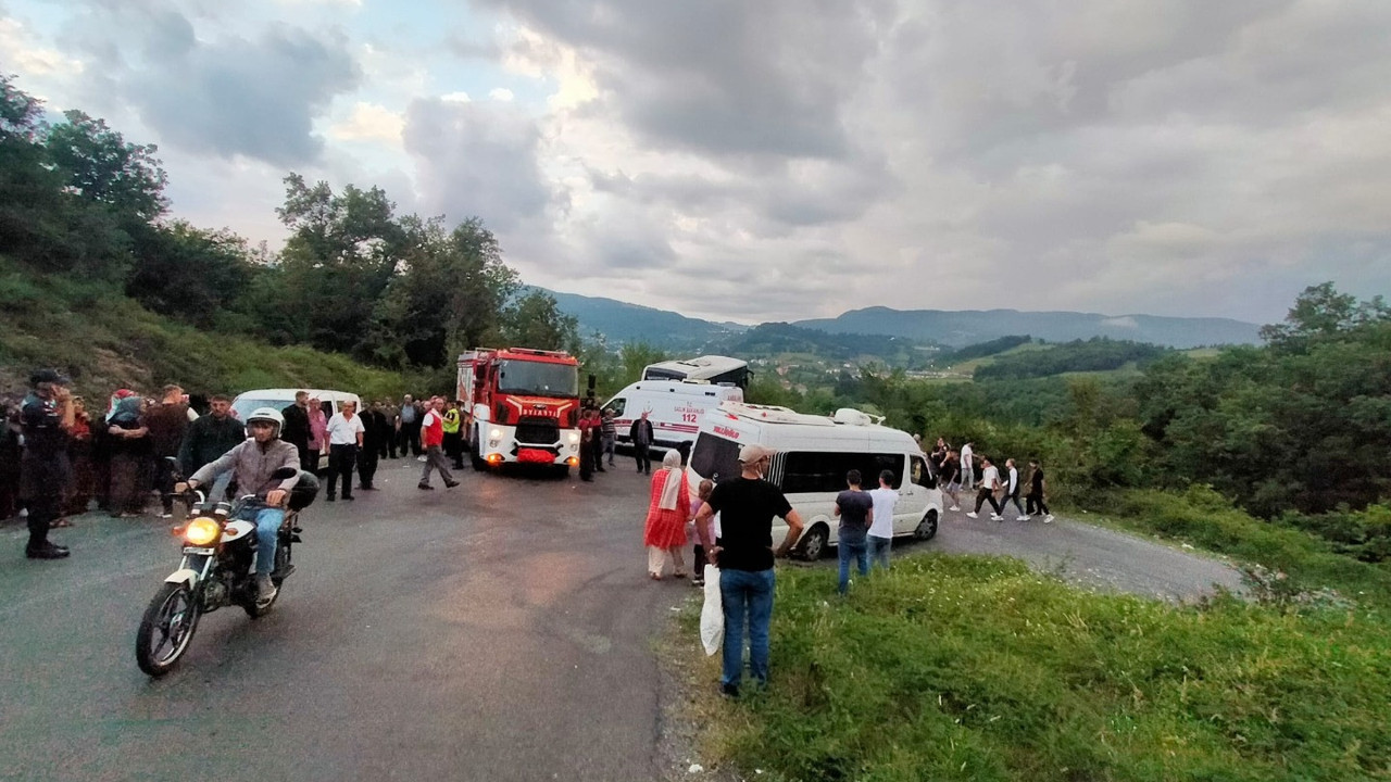 Freni patlayan midibüs kaza yaptı. 12 kişi yaralandı