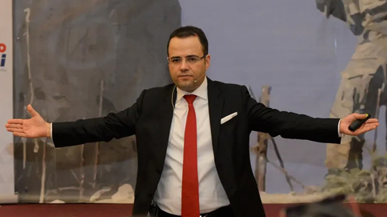 Özgür Demirtaş başka boyuta geçen yandaş dünyaya döndürdü. Cari açığı hatırlatınca dut yemiş bülbüle döndü