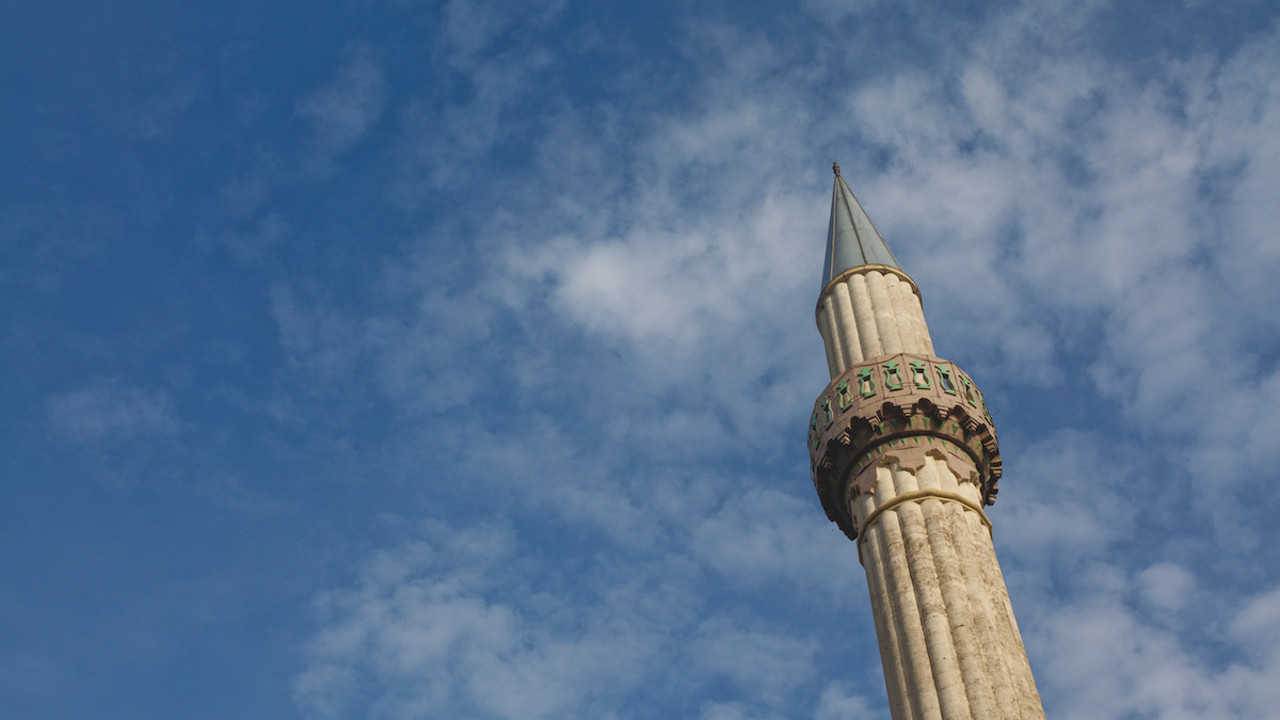 Cami elektrik faturalarını ödeyemedi elektriksiz kaldı. Dağıtım şirketi elektriği kesti Ezan okunamadı