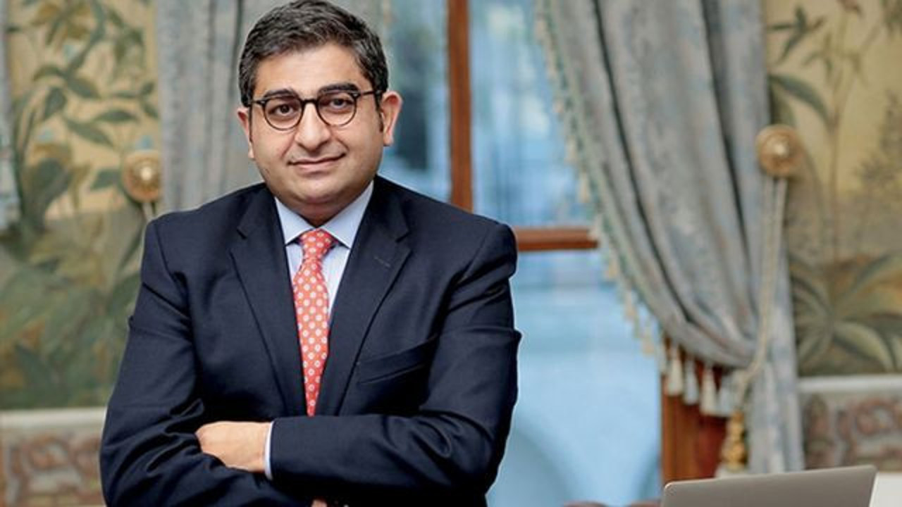 Sezgin Baran Korkmaz rüşvet verdiği herkesi kameraya almış. Yiyici siyasi ve gazetecileri korku sardı. Çekirdekleri hazırlayın film başlayacak