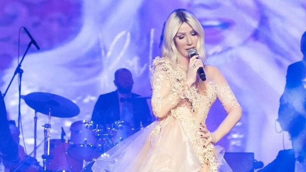 Seda Sayan tatil dönüşü soluğu estetikçide aldı. Son haliyle dikkat çekti