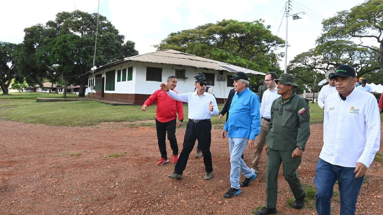 Tarım Bakanı Vahit Kirişci Venezuela’ya toprak bakmaya gitti