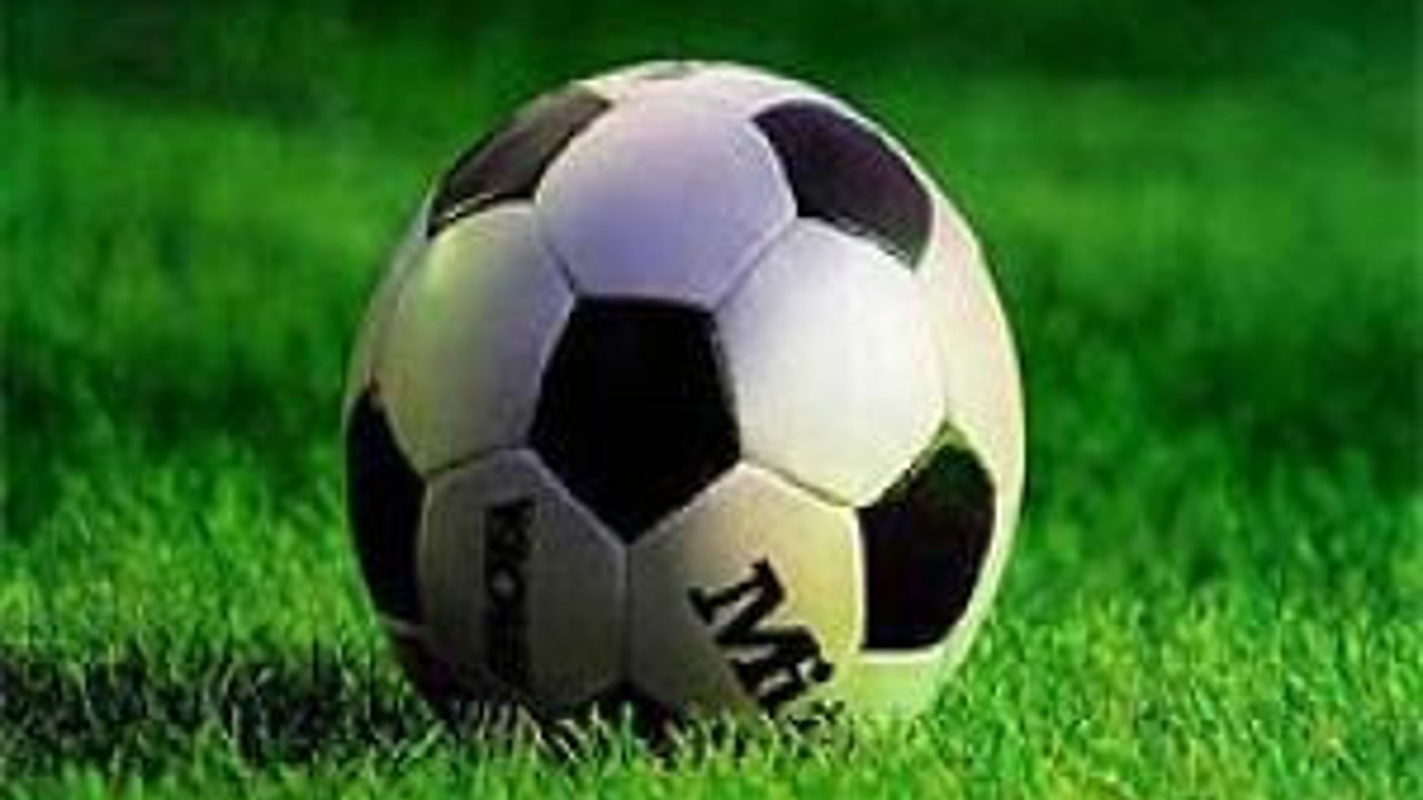 Futbol sahasına yıldırım düştü: 2 ölü