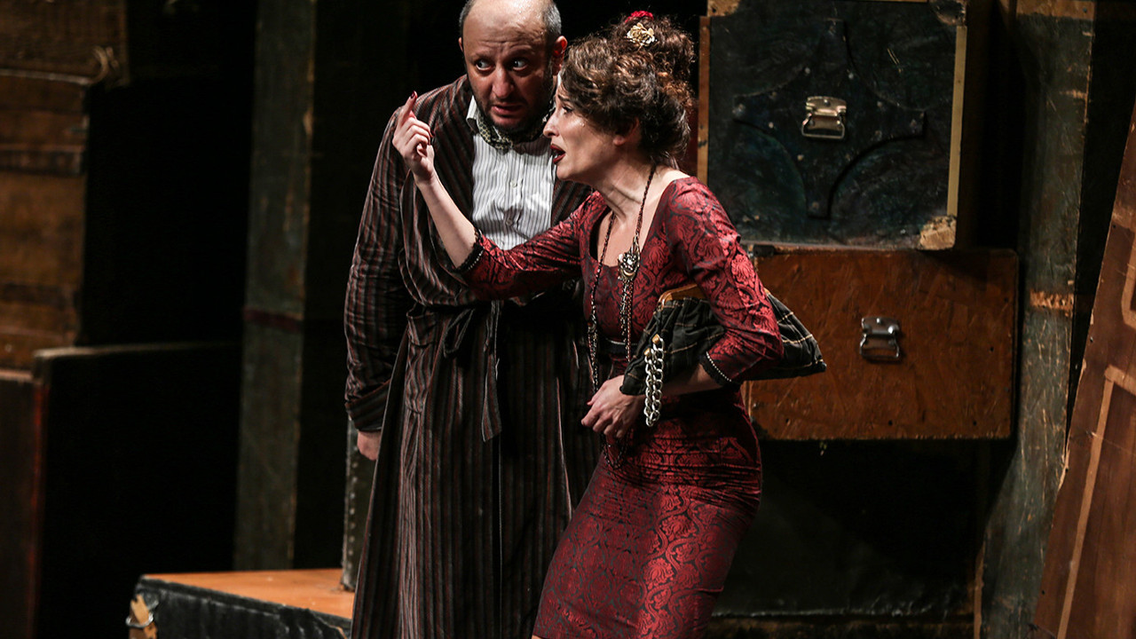 Cimri bu akşam Sır yarın sahnelenecek