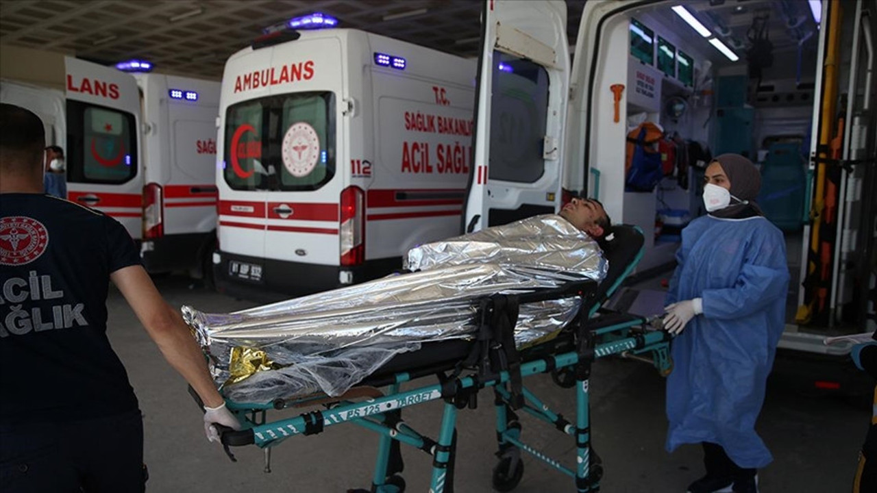 Üzerlerine kimyasal madde sıçrayan işçiler ağır yaralandı