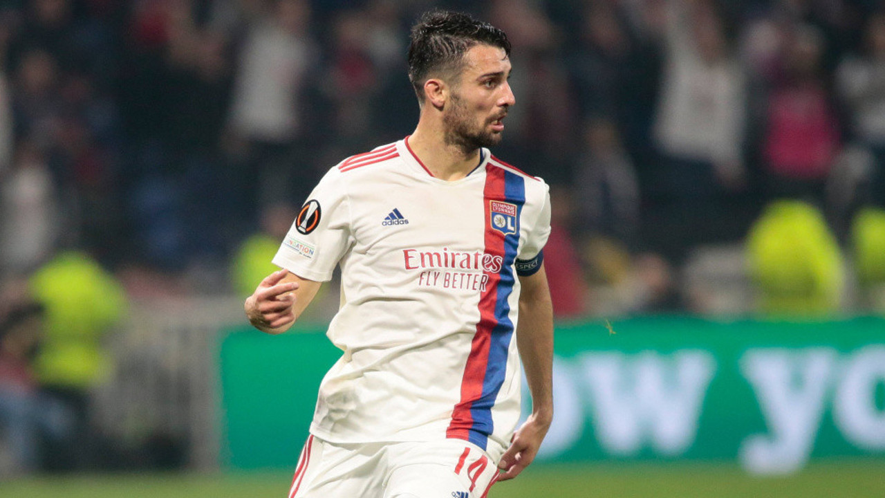 Galatasaray, yeni sağ bekini resmen açıkladı