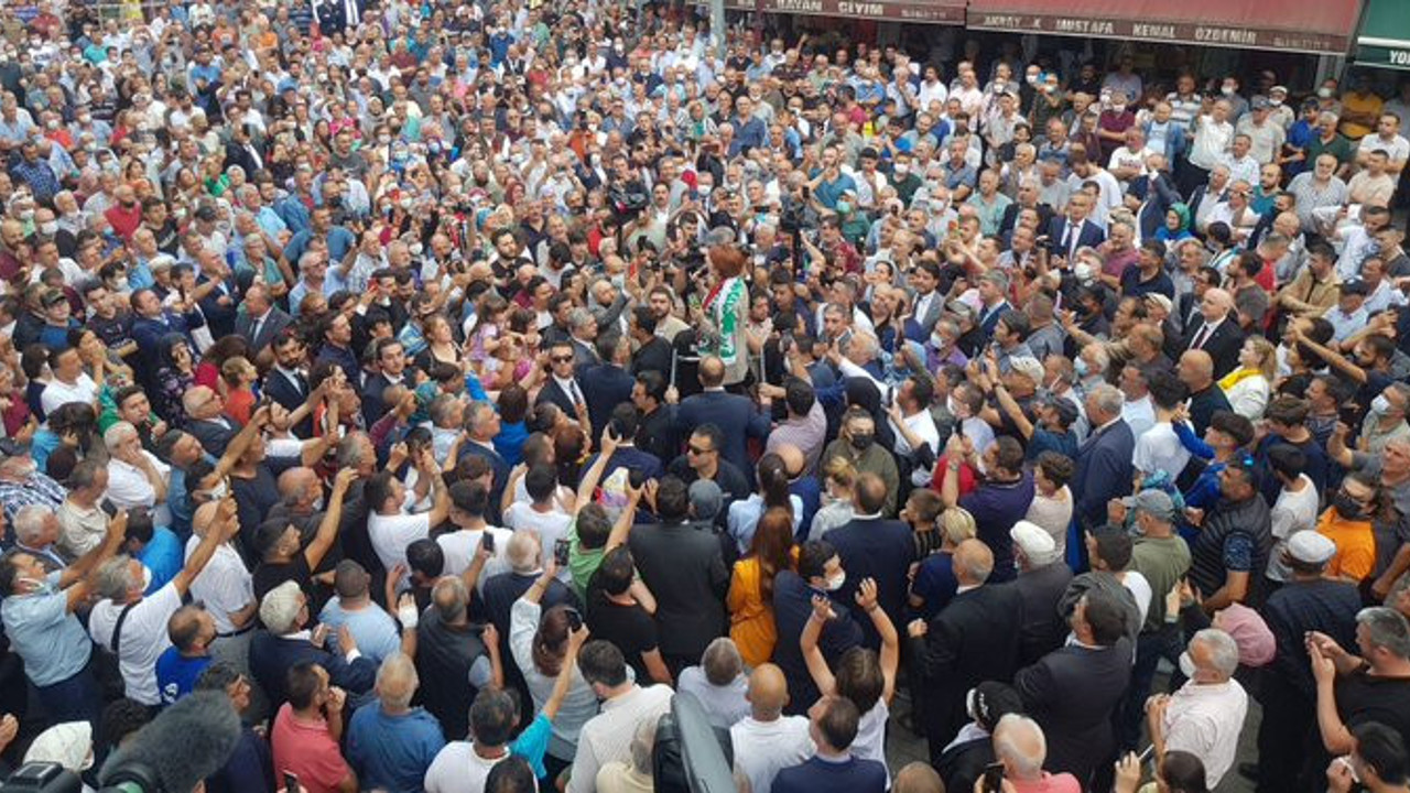 Uğur Dündar Meral Akşener'in Giresun görüntüsünü Nurettin Canikli'ye gösterdi
