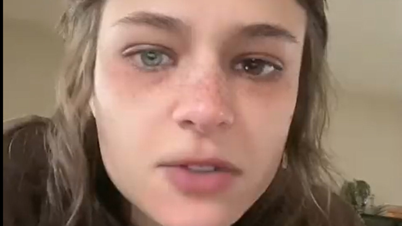 Yeni bir Tuğçe kazaz doğuyor. Youtube’da rekor kıran şarkıyı bakın nasıl yorumladı