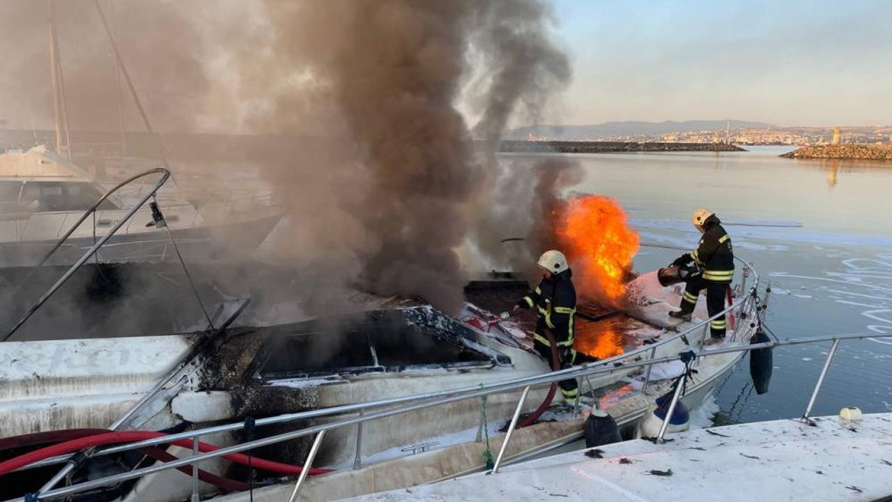 Tekirdağ limanında yangın çıktı bir yat alevlere yenik düştü