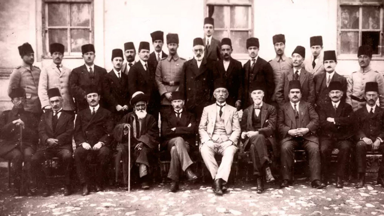 Erzurum Kongresi’nde alınan kararları ve Mustafa Kemal Atatürk’ü bağrına basan yiğit Erzurum halkını selamlıyoruz