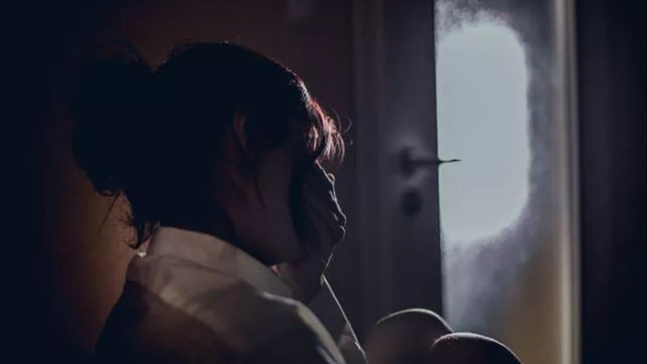 Liseli kızlardan sütyenlerini çıkarmaları istendi. Skandal olay