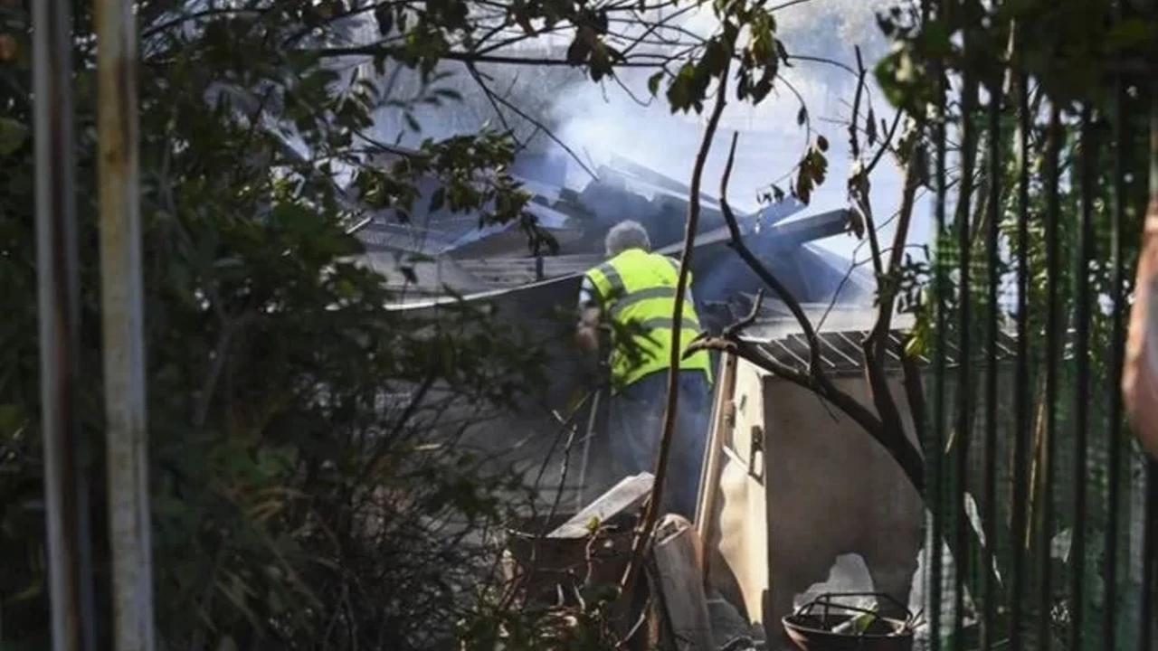 Midilli Adası'ndaki orman yangını evlere sıçradı