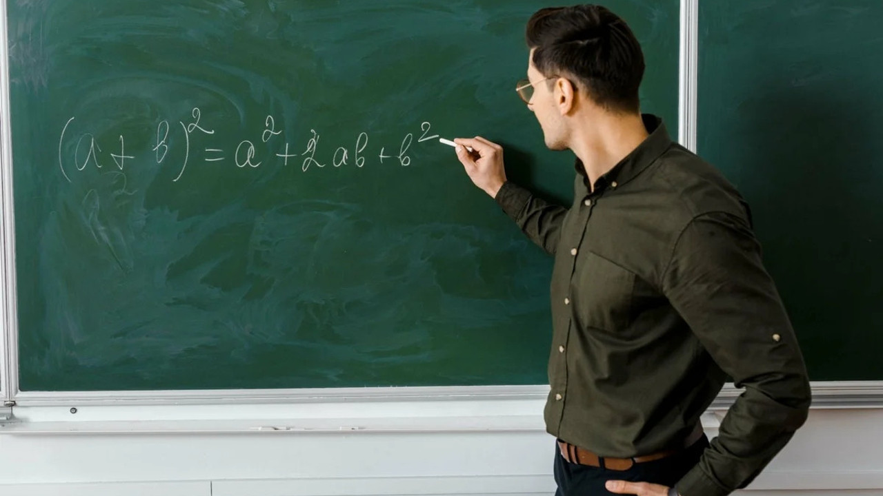 Öğrencilere astral seyahat yaptığını anlatan öğretmene Danıştay kalkanı. MEB dava açmıştı