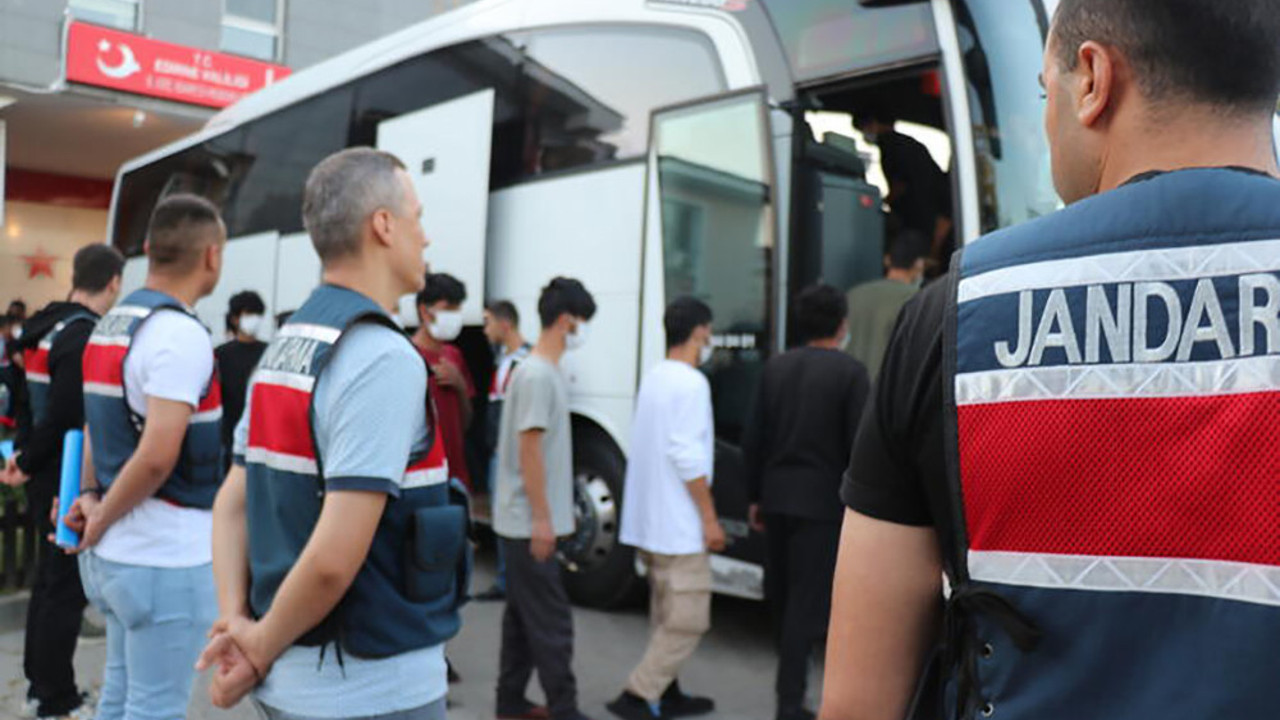 Edirne ve Kırklareli’den 542 kaçak göçmen ülkelerine gönderildi