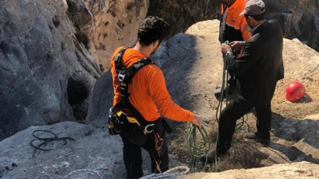 Karabük'ün Yenice ilçesinde kanyonda mahsur kalan 14 kişi için kurtarma çalışması başlatıldı