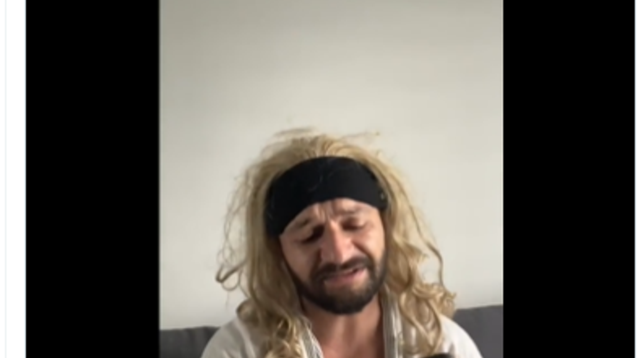 Hayat pahalılığı ve sahillerdeki kazık faturaları böyle anlattı. Milletçe tiyatrocu olduk