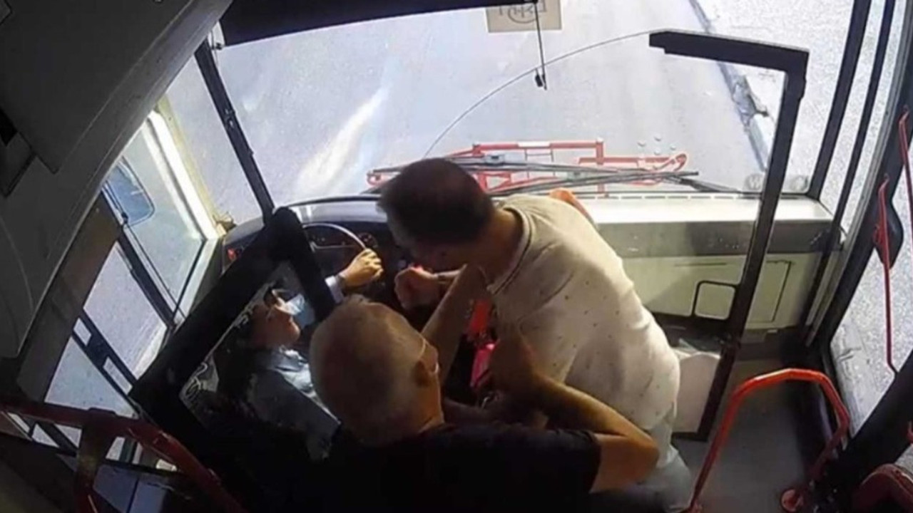 Kadın otobüs şoförüne yumruklu saldırı
