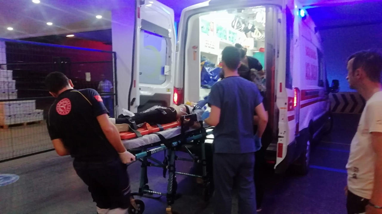 Karşıdan karşıya geçmek isteyen 15 yaşındaki çocuğa otomobil çarptı