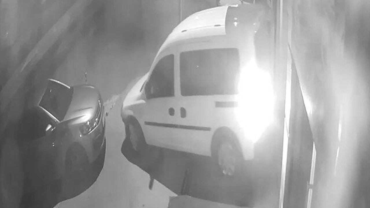 Güngören'de yedek parçacıdan otomobili böyle çaldılar