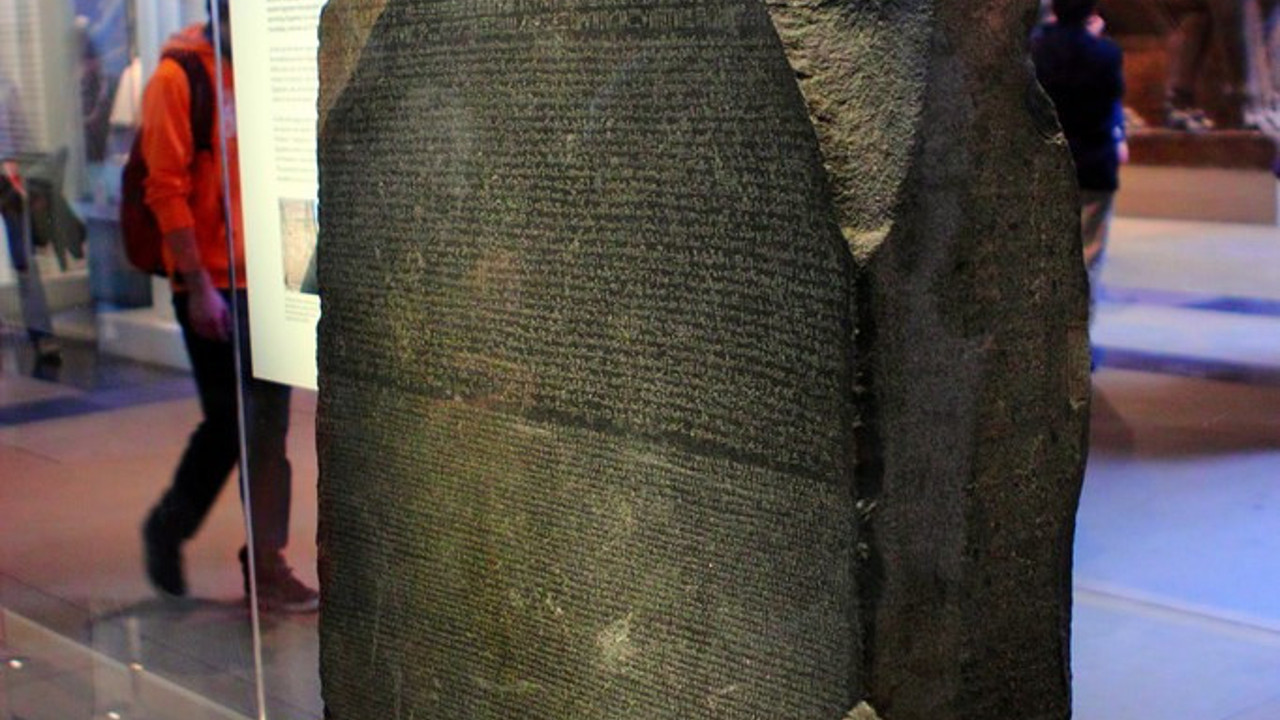 220 yıllık sır çözüldü: Rosetta taşı neden üç dilde yazıldı