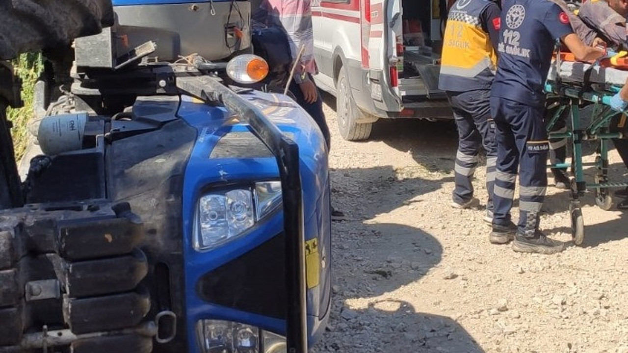 Kontrolden çıkan traktör dereye devrildi: Sürücü ağır yaralandı