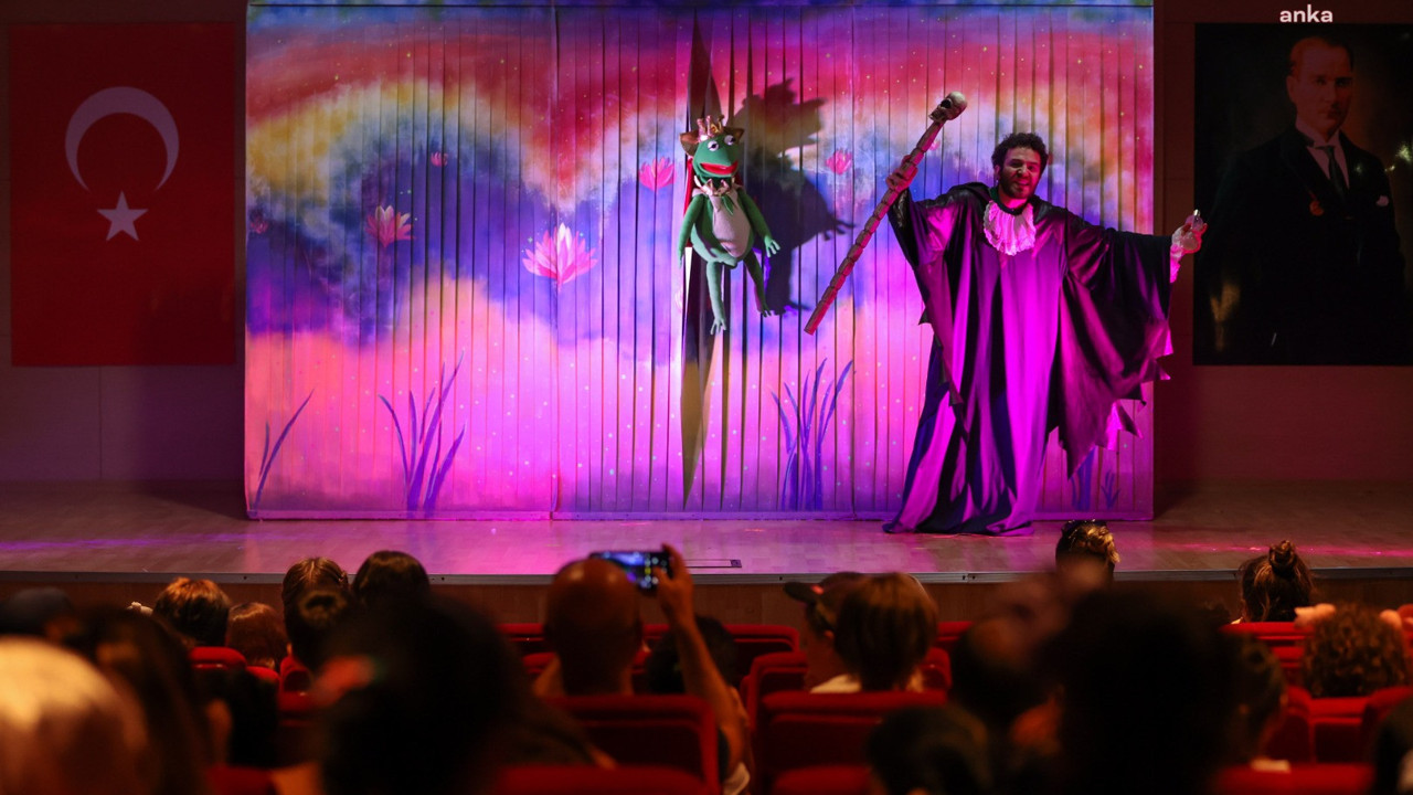 Kurbağa Prens Masalı'na Bucalı miniklerden yoğun ilgi