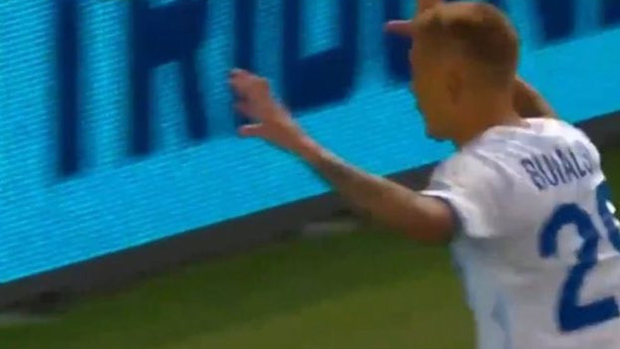 Fenerbahçe taraftarını Putinci yapan hareket. Golü attı Kartal pençesi yaptı