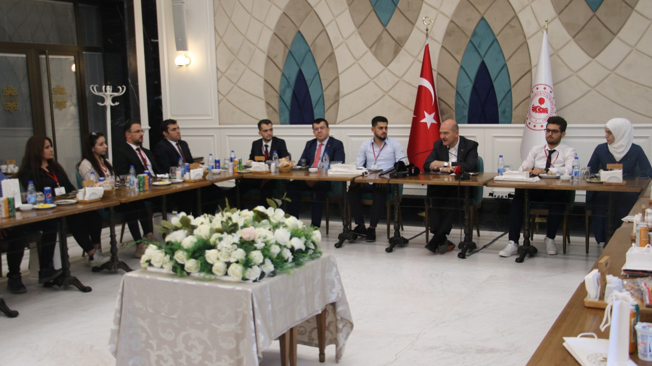 Süleyman Soylu Suriyeli başarılı öğrencilerle buluştu: Dünya birlikteliğimizin peşinden koşacak