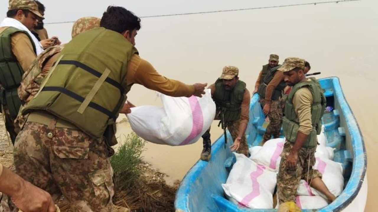 Pakistan’daki muson yağmurları vurdu. Selde 111 kişi öldü