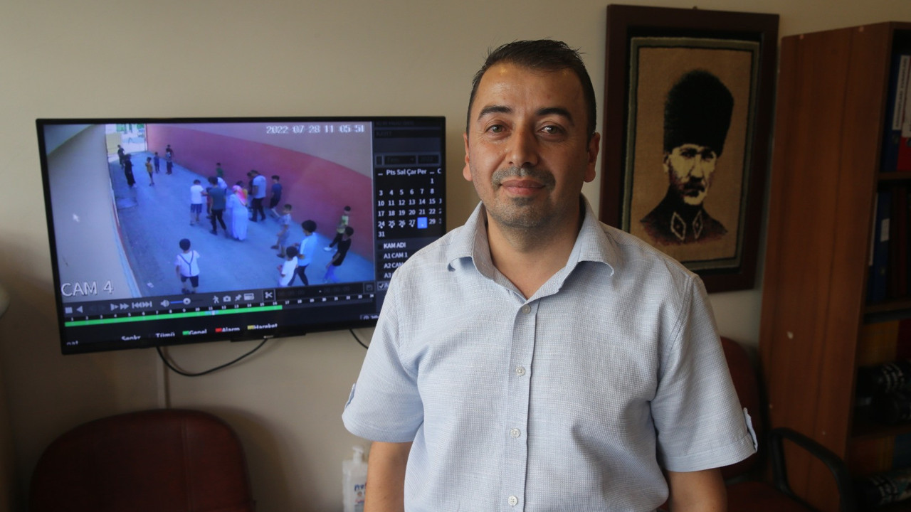 Boğazına madeni para kaçan öğrenciyi okul müdürü kurtardı