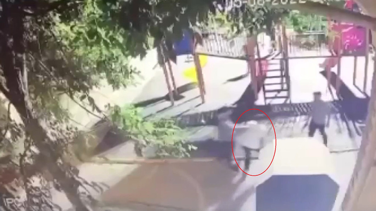 Parkta korkunç cinayet! Dehşet anları kamerada…