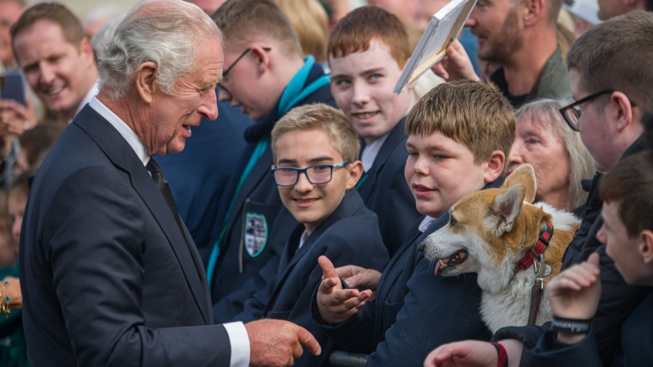 İngiltere Kralı 3. Charles Kuzey İrlanda'ya gitti