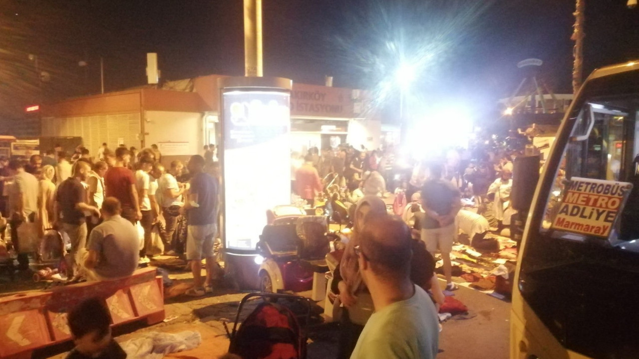 İstanbul’un göbeğinde 2.el pazarı. Ekonomi iyi diyen iktidar fedaileri bu görüntülere iyi baksın