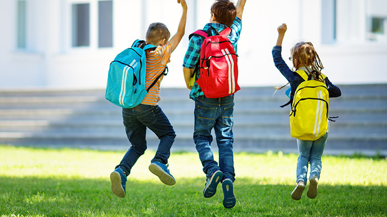 Okul çantalarında çocukları bekleyen büyük tehlike. Ortopedi Uzmanı uyardı
