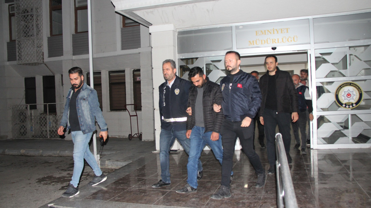 TikTok için yapmışlar! Yolda yürüyen kızlara kabusu yaşattılar