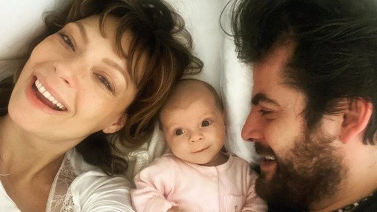 Özge Özder korkuttu. Ailece domuz gribi olduk