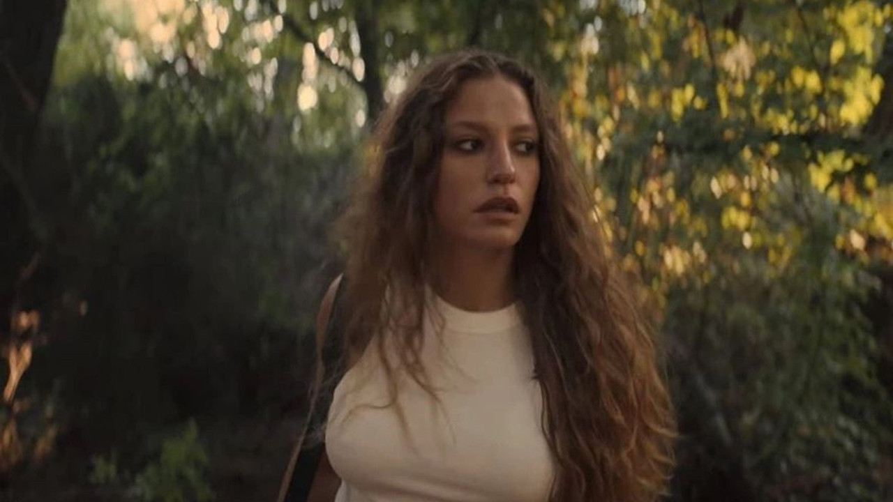 Serenay Sarıkaya'nın yılanlı fragmanı olay oldu. 'Şahmaran' dizisinden ilk tanıtım filmi geldi