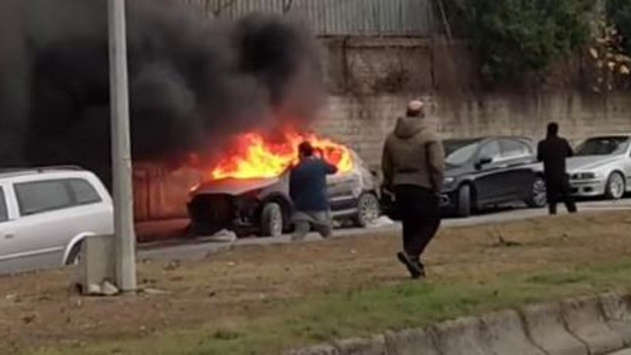 Park halindeki araç yandı