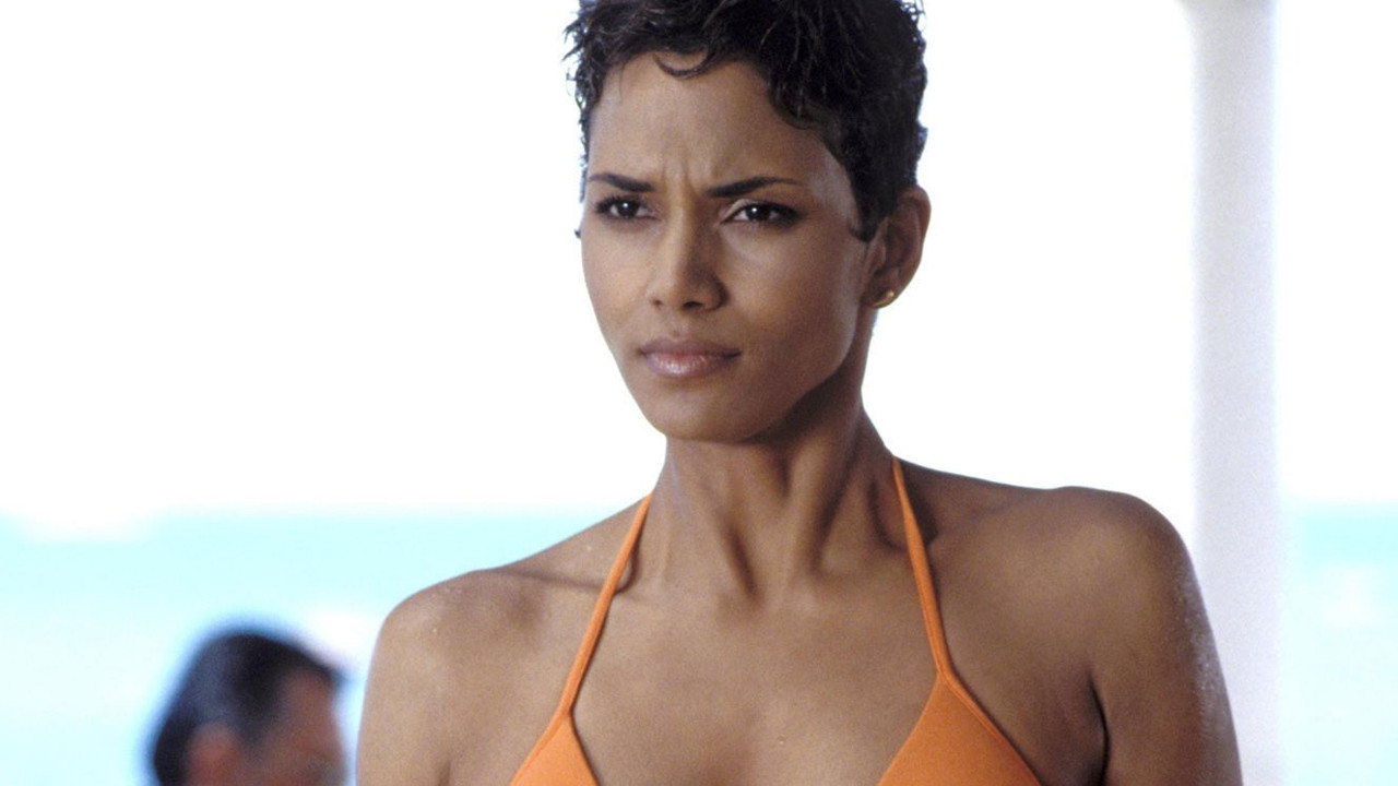 Halle Berry'den 20 yıl sonra gelen itiraf. Başka Bir Gün Öl filminde Bond kızı olmuştu