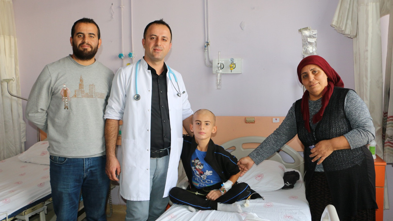 11 yaşındaki çocuğun karnından 10 santim kitle çıktı